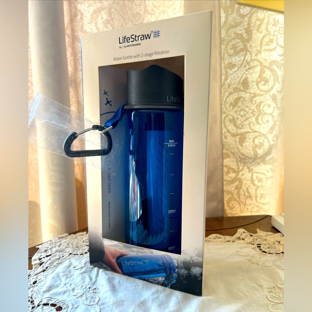 LifeStraw Go 22oz Water Bottle with 2Stage Integrated Filter Straw and Carabiner